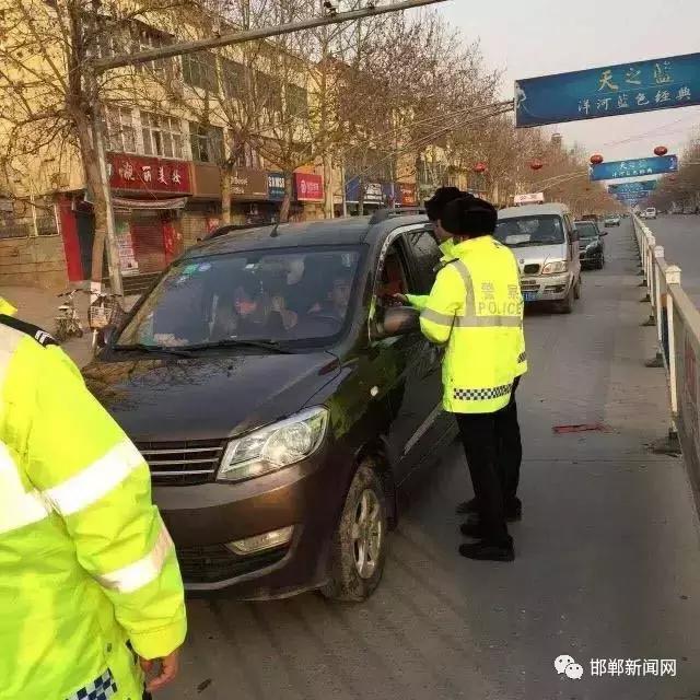 我市交警為營造安全、有序的道路交通環(huán)境，自2月26日0時(shí)起，啟動(dòng)了106國道李茂堤警務(wù)站、107國道漳河警務(wù)站、309國道椿樹嶺警務(wù)站、213省道索堡警務(wù)站、212省道柳園警務(wù)站、青蘭高速邯鄲東口警務(wù)站、青蘭高速邯鄲西口警務(wù)站、京港澳高速邯鄲南口警務(wù)站、京港澳高速邯鄲北口警務(wù)站。